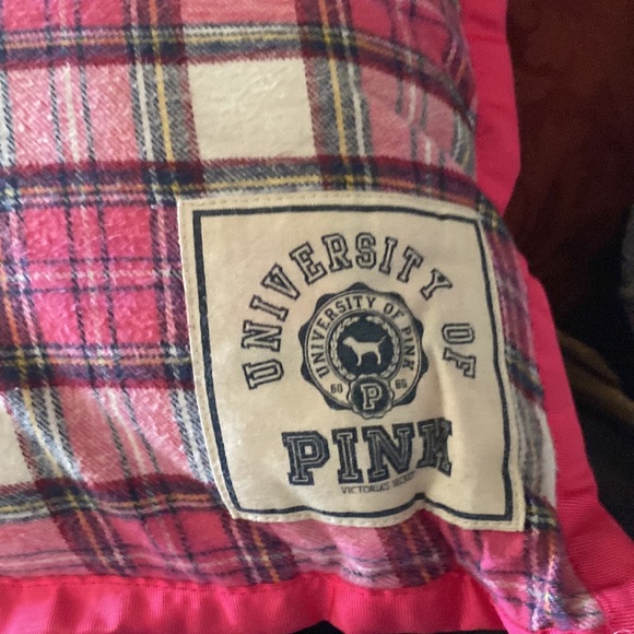 Vs pink pillow - Picture 3 of 3
